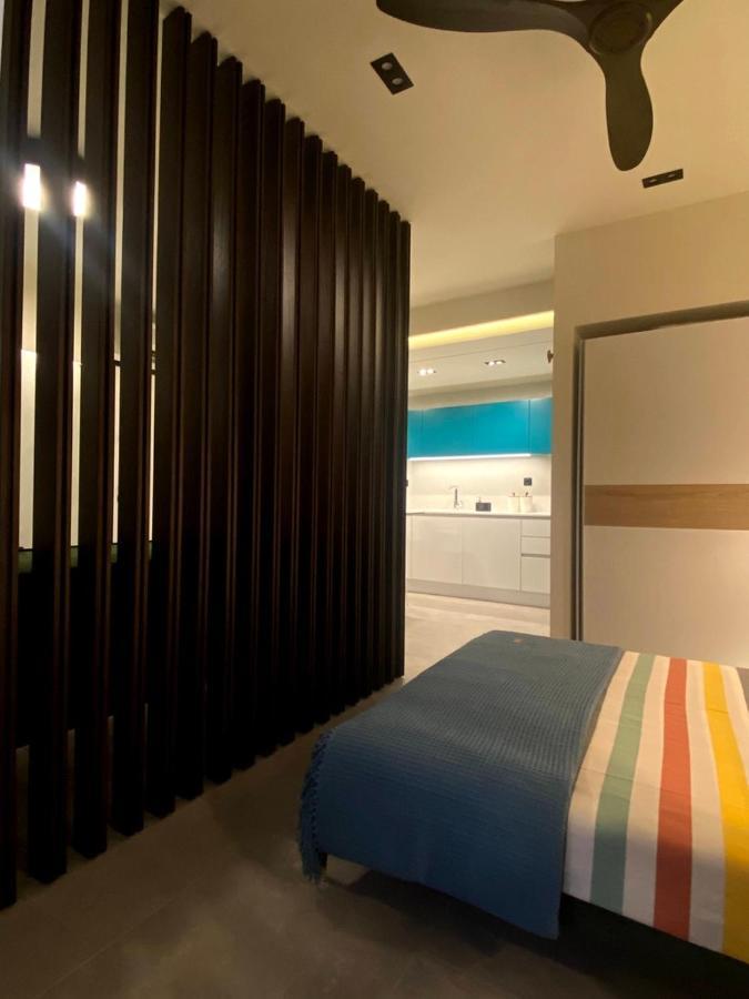 Vyron 2 Lusso Apartment เนอา มิคานิโอนา ภายนอก รูปภาพ