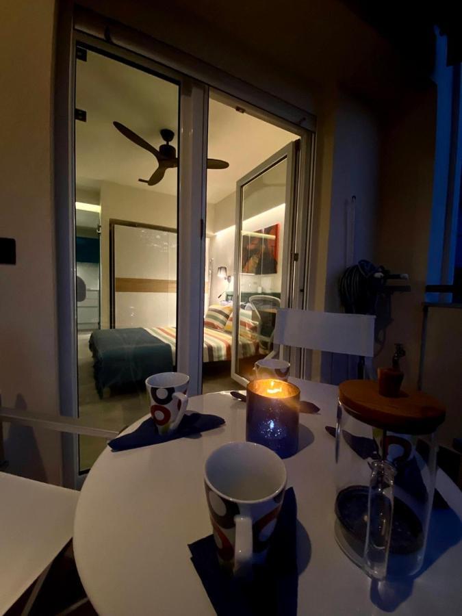 Vyron 2 Lusso Apartment เนอา มิคานิโอนา ภายนอก รูปภาพ