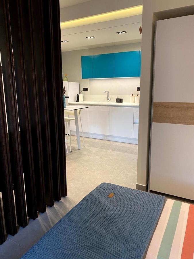 Vyron 2 Lusso Apartment เนอา มิคานิโอนา ภายนอก รูปภาพ