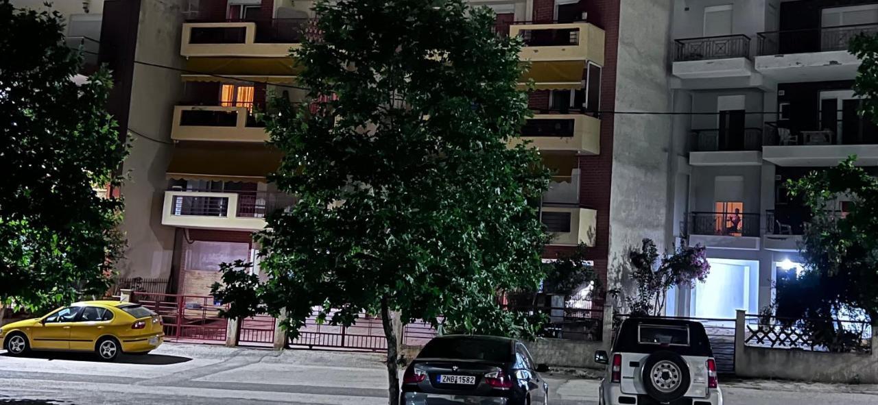 Vyron 2 Lusso Apartment เนอา มิคานิโอนา ภายนอก รูปภาพ
