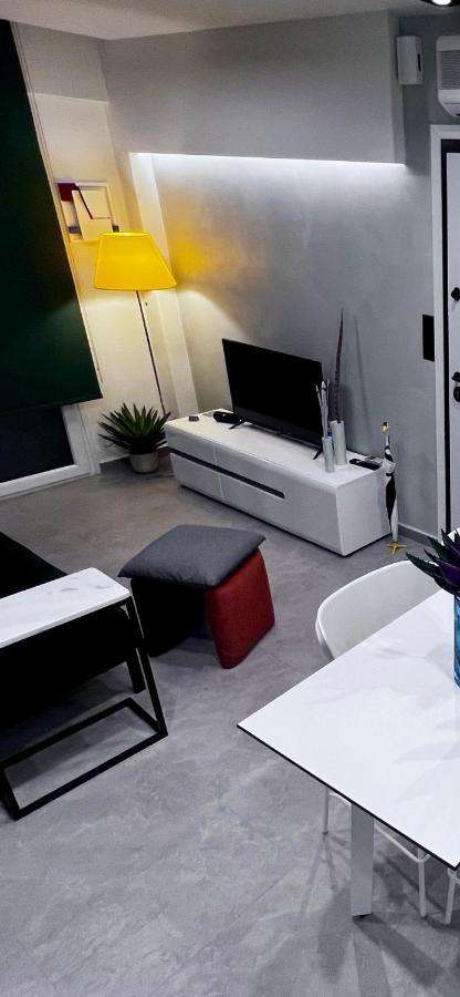 Vyron 2 Lusso Apartment เนอา มิคานิโอนา ภายนอก รูปภาพ